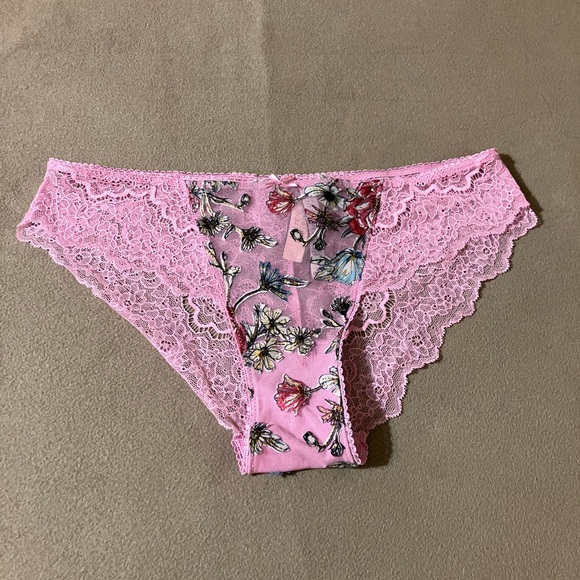 VICTORIA'S SECRET DREAM ANGELS EMBROIDERED MESH CHEEKY FLORAL PANTY M NWT - Picture 3 of 7